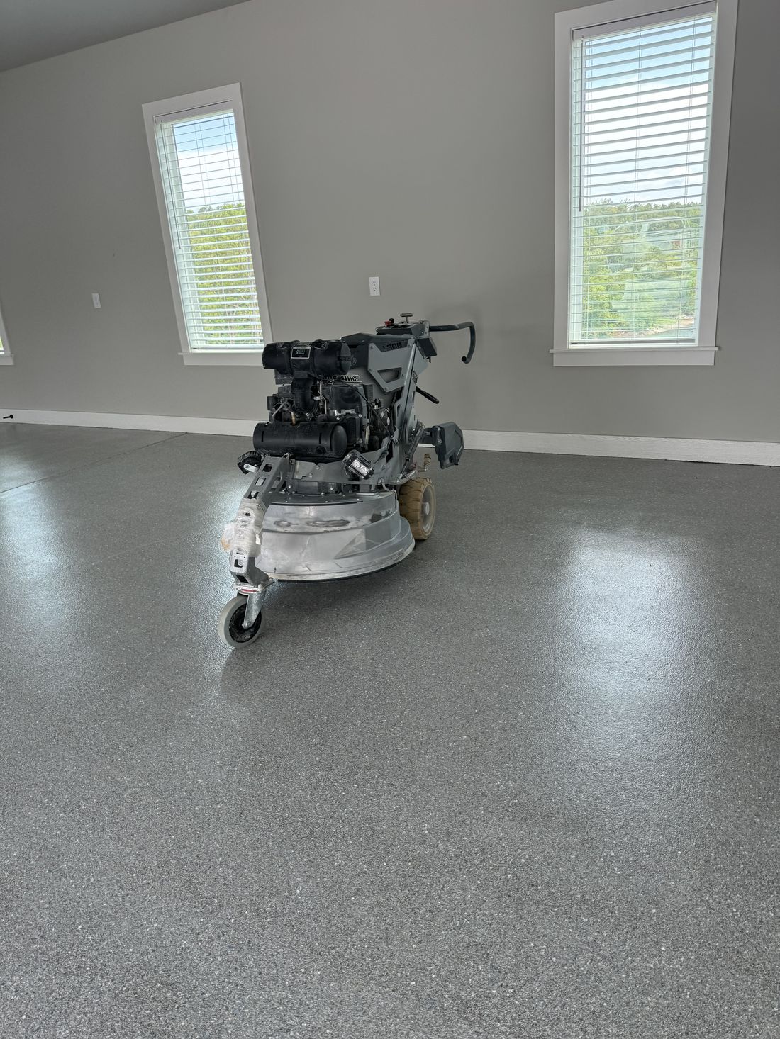 Floor grinding equipment used in epoxy floor prep